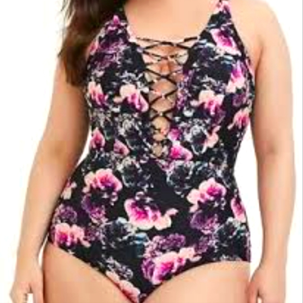 NWOT Torrid 1 piece Bathing suit, size 3.